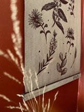 Load image into Gallery viewer, Herbier / Illustration originale avec baguettes en bois
